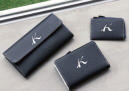 ＜キタムラ＞Kマークの抜き型が印象的な財布;