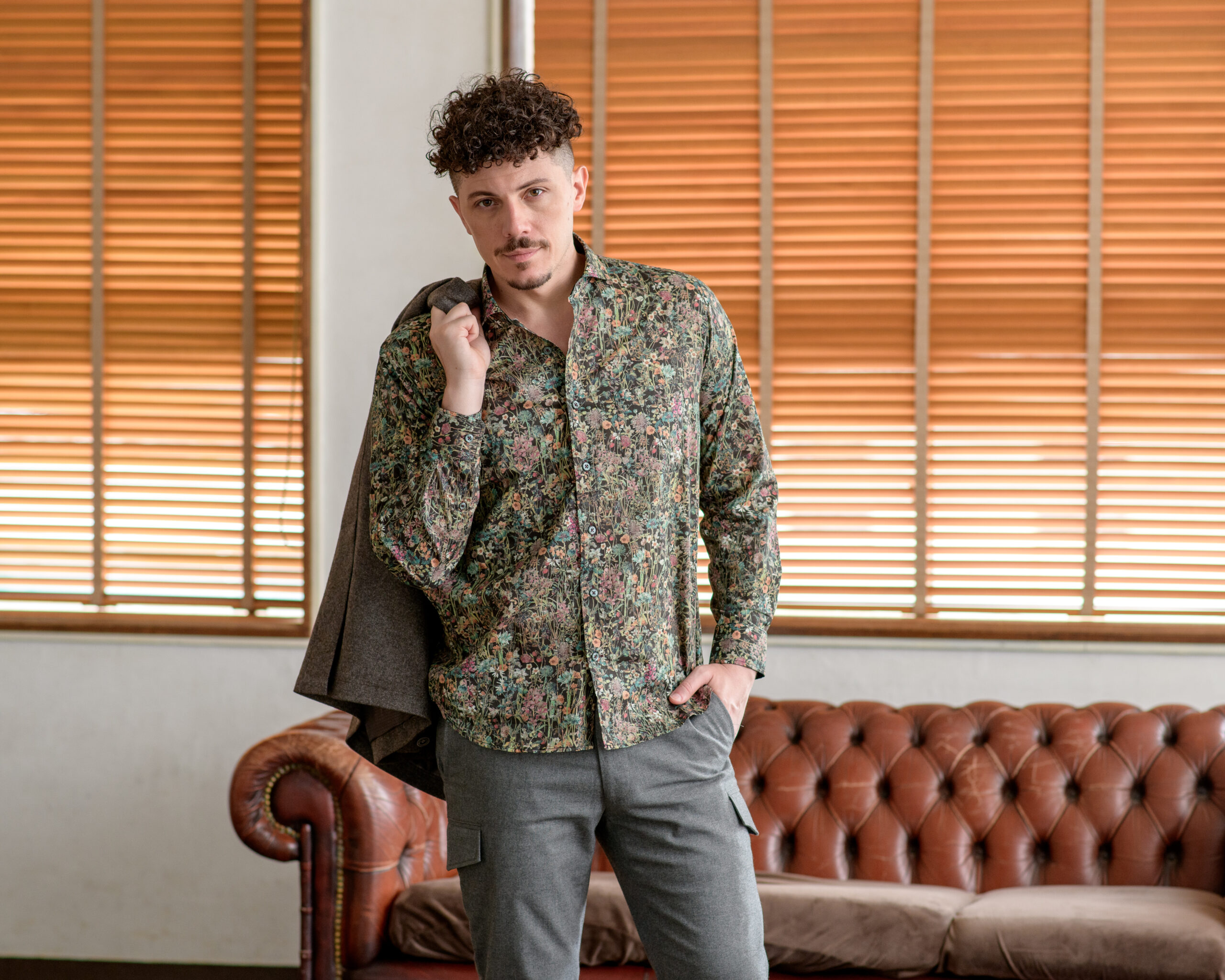 定価￥23,100円・ローズティアラ春物新作（脇下身幅64cm）ブルーグリーン 手洗いOK】ケミカルレース切替ブラウス（51035506